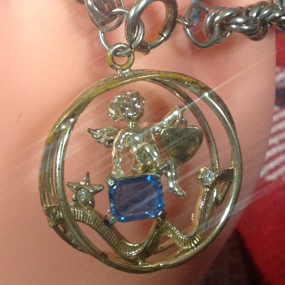 Vintage CORO Gold Tone Cherub September Birthstone Pendant Bracelet - Picture 4 of 7